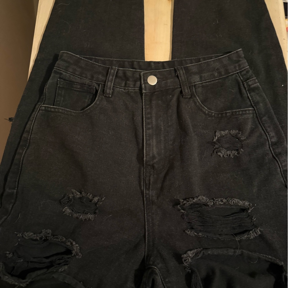 SHEIN Black Distressed Boyfriend Jeans